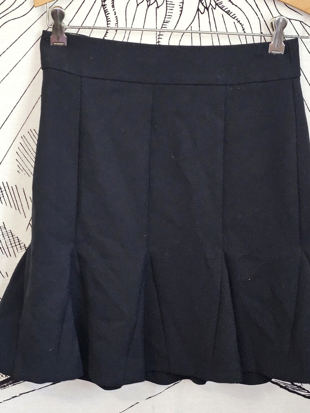 Banana Republic 0P Black A-Line Skirt with Pleated Panels